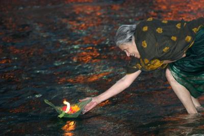 Floating candles, Ganges, Har-ki-pauri, Haridwar, India