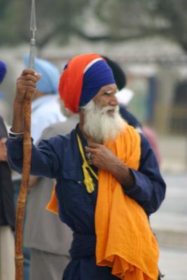 A travelling Sikh, Golden temple, Amritsar, Punjab