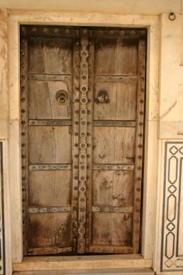 Wooden door, Amer