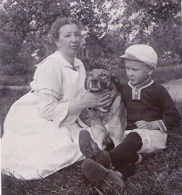 1920-Lydia and Hans with dog Stella