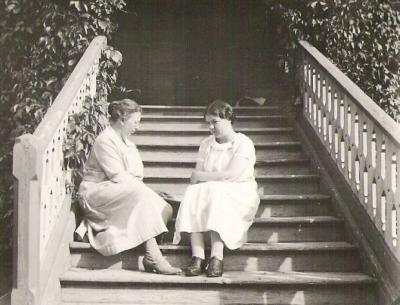 1920-Lydia and Maja