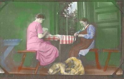 1934-Maja anc Lydia sewing