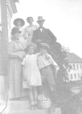 1920-Cronborgs with grandchild Kerstin