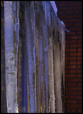 Heavy ice outside our wintergarden (tilted TS-90 mm lens)