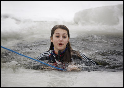 Clara is having a very cold experience in Lake Växjösjön