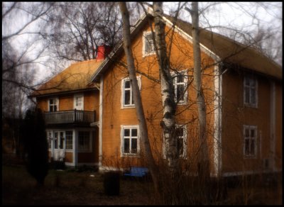 Old yellow house in Ursa