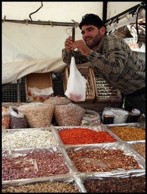 Weight of nuts in Bloudan