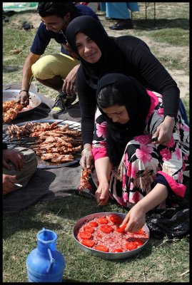Preparing picnic near Halabiya