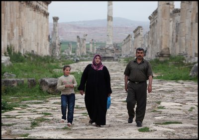 Family walking through the ruins of Aphamea