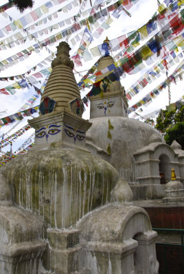 Pair 'o Stupas