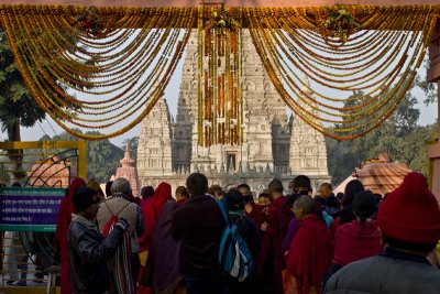 Mahabodi temple, through garlands