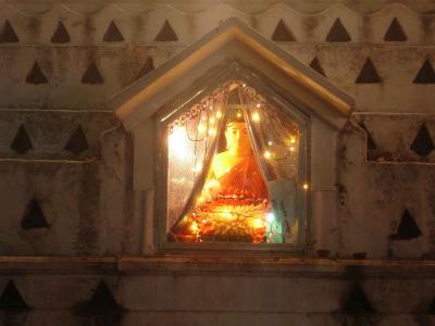 Nice Buddha shrine Temple of the Tooth compound