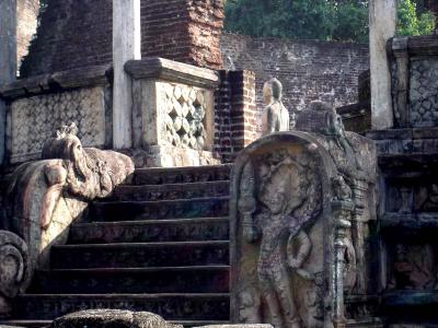 ruined temple Polonoruwa