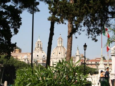 Piazza di Trevi, Piazza Venezia