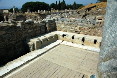 44 holer - ancient Ephesus
