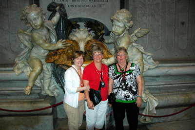 5 angels - St. Peter's Basilica