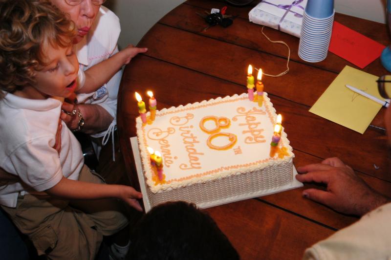 8481 Cake admirers