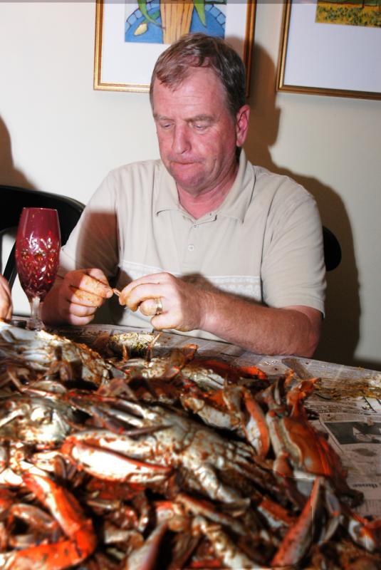 8550 Chuck eats crabs