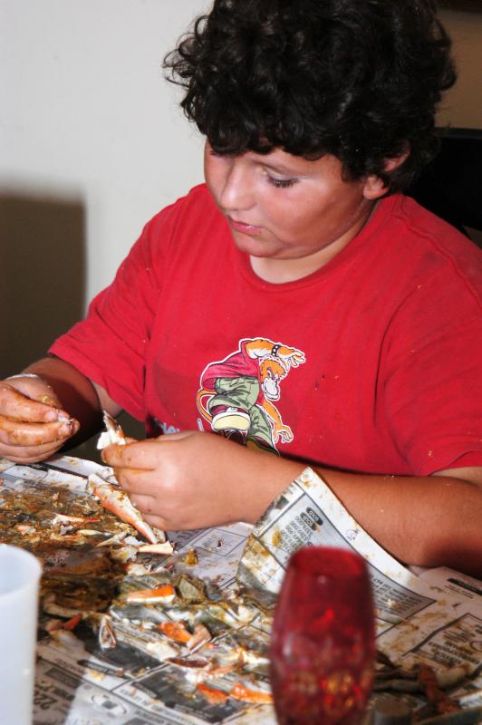 8553 Logan eats crabs