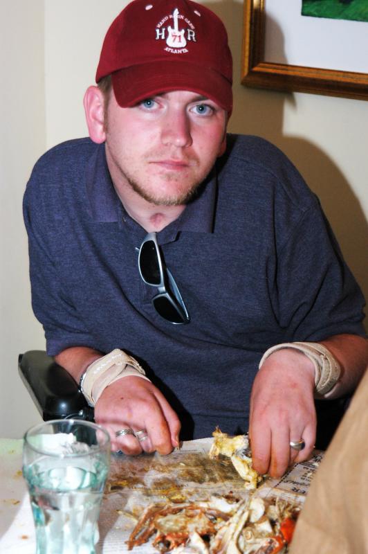 8554 Chuckie eats crabs