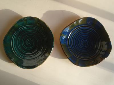 green and blue plates