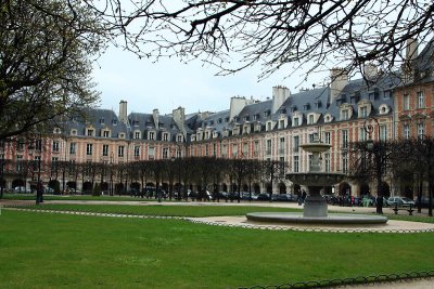 Place des Vosges_4591r.jpg