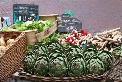 Market in Noyers-sur-Serein