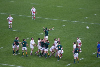 Matfield tries to nick one 071020_RugbyWorldCupFinal2007_7176.jpg