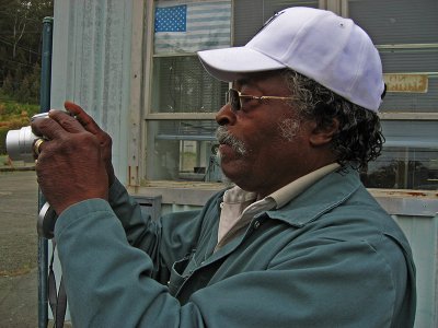 Willie, checking out his camera .. 4823