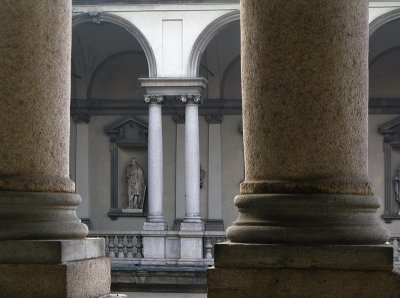 Pinacoteca di Brera, columns surrounding the  courtyard .. A1612