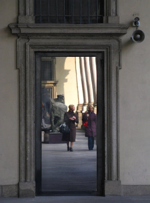 Pinacoteca di Brera,  door and reflection .. A1615