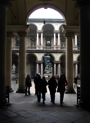 Pinacoteca di Brera,  looking into the courtyard .. A1628