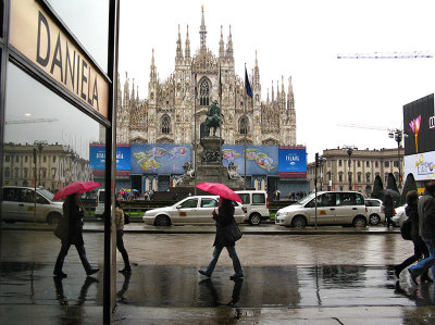 Rainy day on the Piazza del Duomo .. A2717