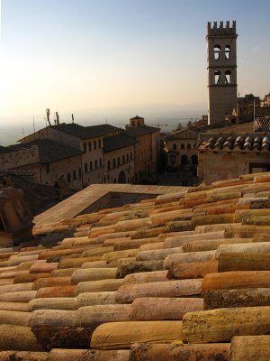 Assisi rooftops and the Torre del Popolo ..  A4007.