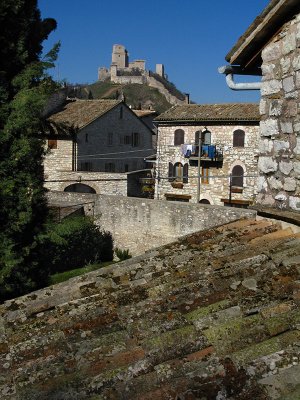 View of the Rocca from via Anfiteatro Romano, closeup .. A4214