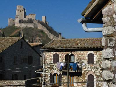 View of the Rocca from via Anfiteatro Romano, closer up .. A4215