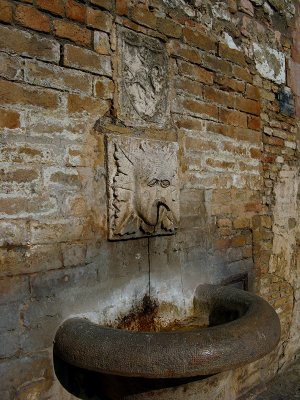 Fountain next to Fonte Marcella .. A4283