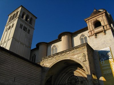 Looking up to the Upper Basilica .. A3915
