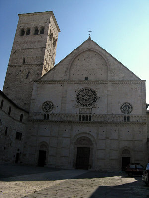 Piazza San Rufino and facade .. A3952