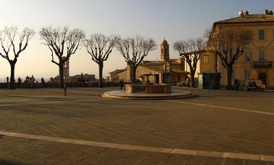 The Piazza Santa Chiara .. A4069