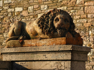 Lion sculpture flanking the piazza .. A4073
