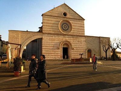 The Piazza Santa Chiara and the Basilica .. A4076