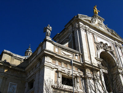 Grandiose classical facade, closeup .. A4144