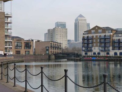 canary wharf from limehouse basin