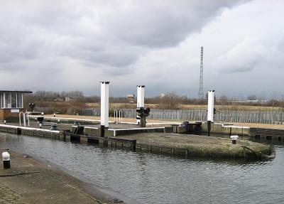 threatening skies over picketts lock