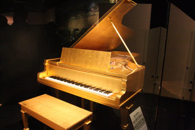 IMG_2363 Elvis gold piano.jpg