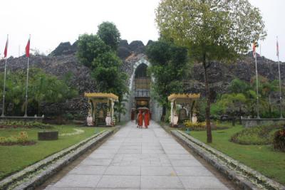 Entrance to Mahapasana Cave