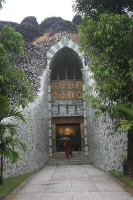 Entrance to Mahapasana Cave (Closer)