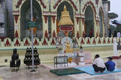 Prayers at Kaba Aye Pagoda