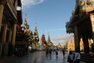 Alleyway inside Shwedagon Pagoda